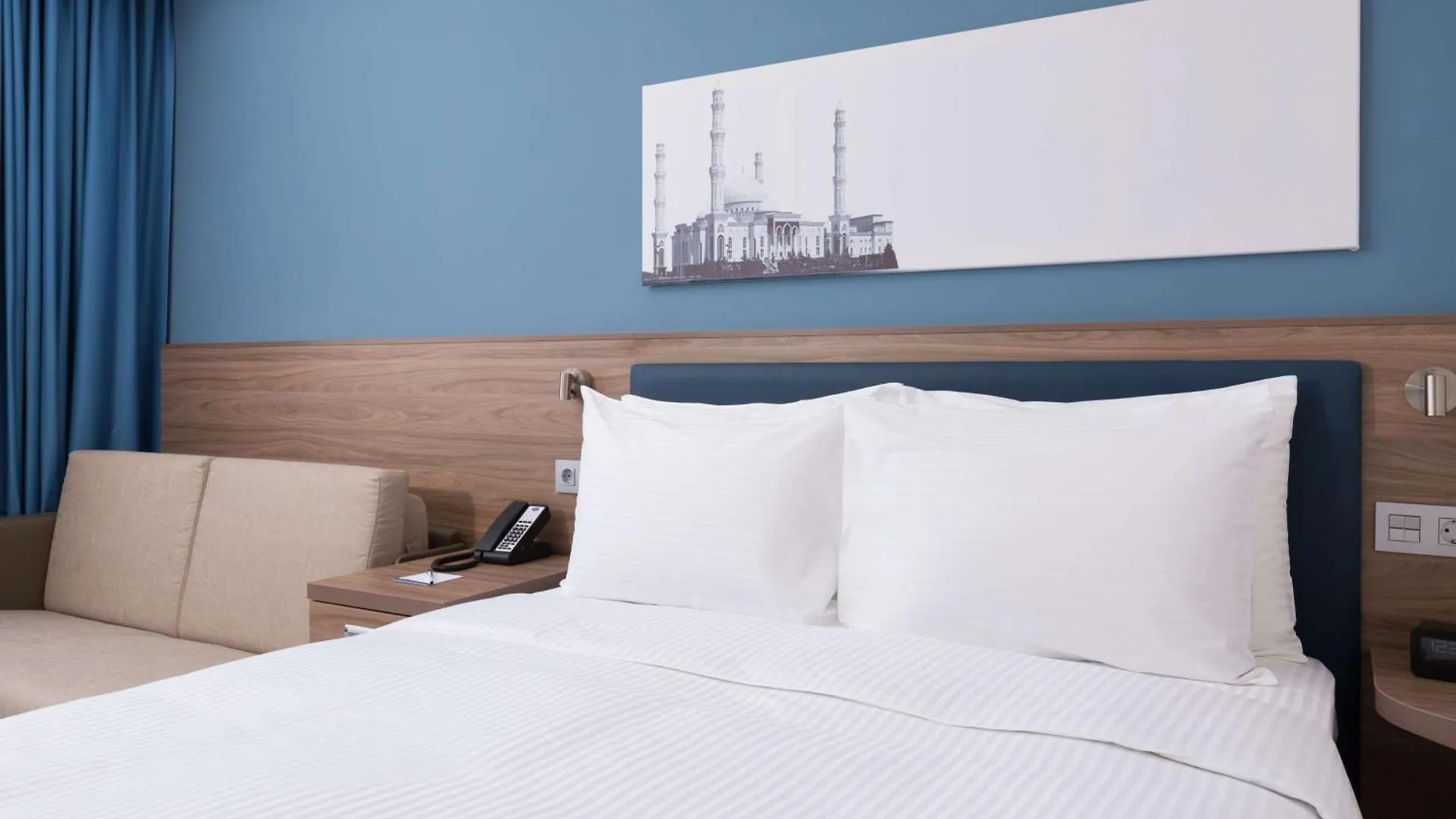 Hampton By Hilton Astana Triumphal Arch Hotel