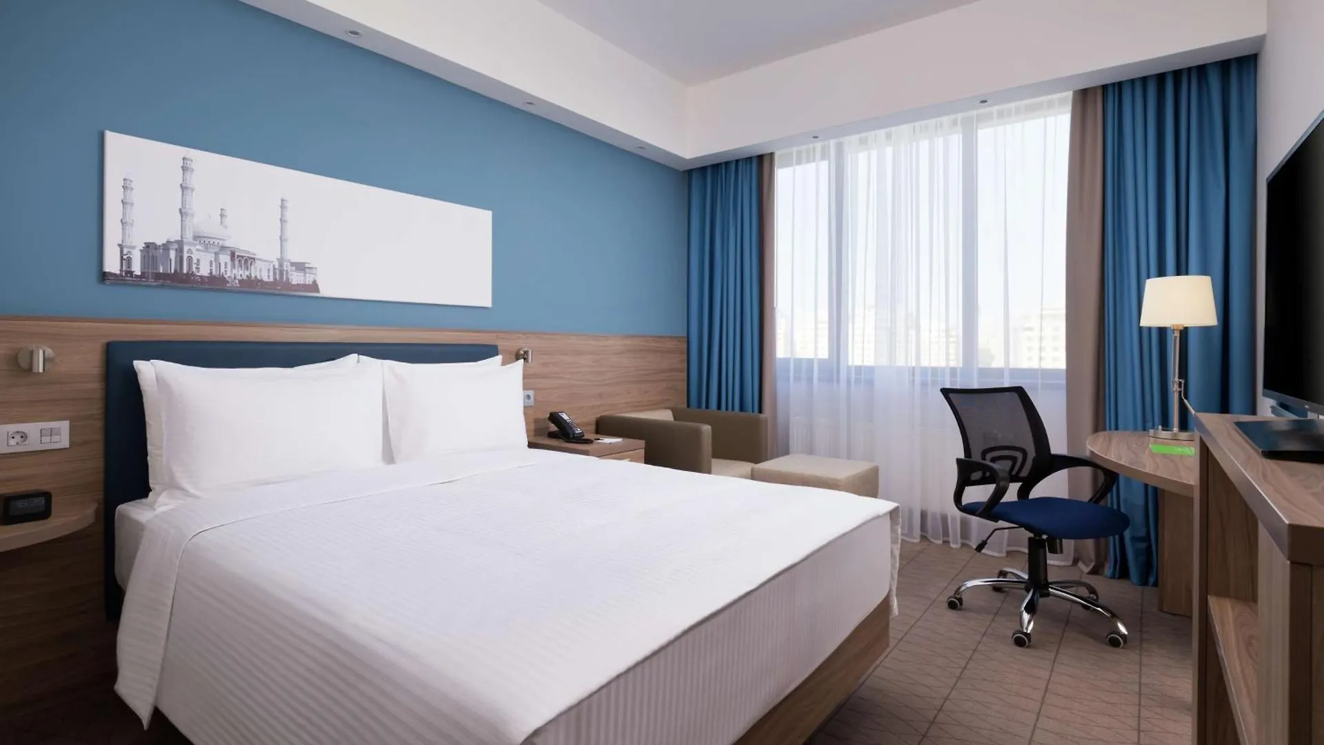Hampton By Hilton Astana Triumphal Arch Hotel 3*, Nur-Sultan (Astana)